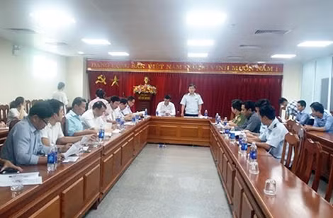 Quang cảnh cuộc “họp khẩn” bàn ứng phó và tăng cường công tác phòng chống vi rút Zika tại sân bay quốc tế Đà Nẵng vào chiều ngày 6-4.