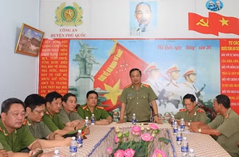 Thứ trưởng Phạm Dũng phát biểu tại buổi làm việc với Công an huyện Phú Quốc.