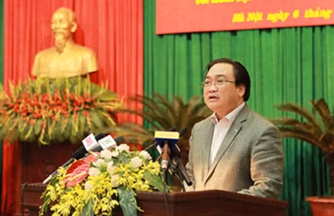 Bí thư Thành ủy Hà Nội Hoàng Trung Hải gay gắt trước tình trạng vi phạm trật tự xây dựng ở Thủ đô.