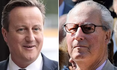 Thủ tướng Anh David Cameron và bố, ông Ian Cameron. Ảnh Reuters.