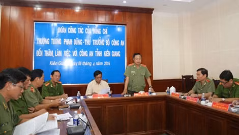 Thứ trưởng Phạm Dũng phát biểu chỉ đạo tại buổi làm việc.
