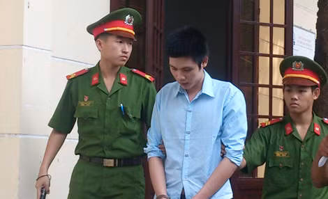 Bị cáo sau phiên xử .