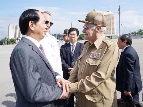 Bộ trưởng Trần Đại Quang và Bộ trưởng Abelardo Colome Ibrarra tại Quảng trường Cách mạng.