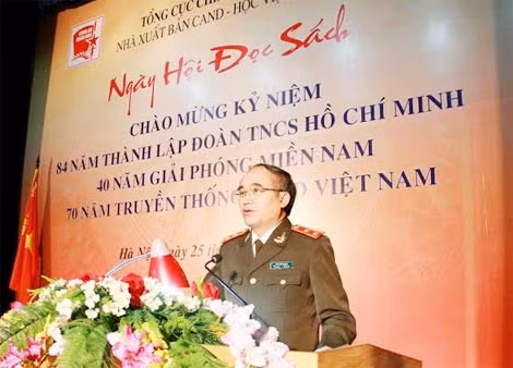 Trung tướng Bùi Bá Định phát biểu tại Lễ khai mạc Ngày hội đọc sách.