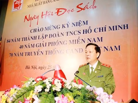 Trung tướng Nguyễn Xuân Yêm khẳng định, Thư viện của Học viện CSND sẽ phấn đấu đạt 10 vạn đầu sách vào năm 2015.
