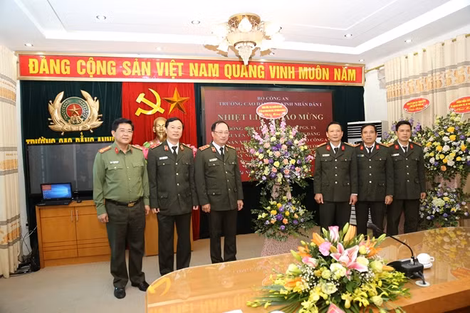Thứ trưởng Nguyễn Văn Thành chúc mừng ngày Nhà giáo Việt Nam tại trường Cao đẳng An ninh nhân dân I.