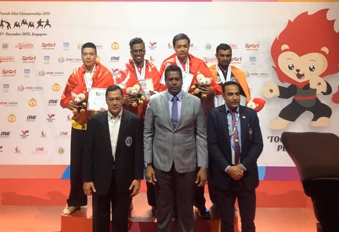 Rất tiếc cho nhà vô địch ASIAD 2018 Nguyễn Văn Trí của Thể thao CAND (ngoài cùng bên trái) chỉ có thể giành được tấm HCB.