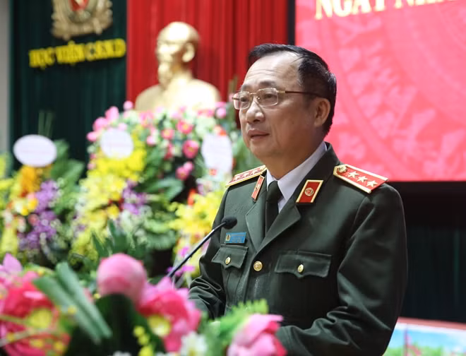 Thứ trưởng Nguyễn Văn Thành phát biểu trong Lễ kỉ niểm ngày Nhà giáo Việt Nam tại Học viện CSND.