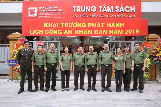 Thiếu tướng, Cục trưởng Mai Văn Hà cùng các lãnh đạo Cục truyền thông CAND.
