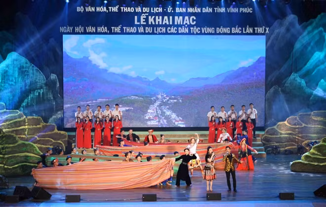 Một tiết mục nghệ thuật đặc sắc tại chương trình.