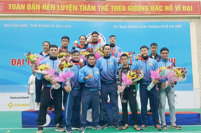 Các VĐV Đoàn thể thao CAND vui mừng trong ngày giành 3 tấm HCV quý giá.