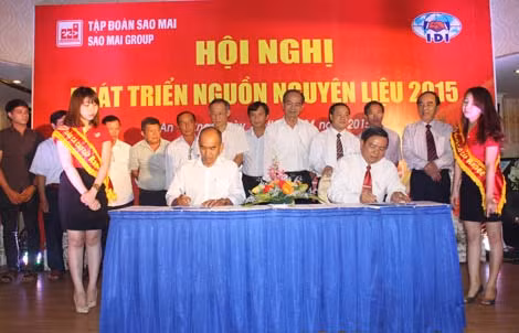 Ký kết thỏa thuận “Nhãn hàng dầu cá cao cấp RANEE tài trợ hộ nuôi”. Ký kết thỏa thuận “Nhãn hàng dầu cá cao cấp RANEE tài trợ hộ nuôi”.