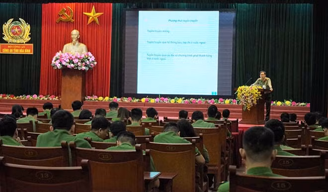 Toàn cảnh buổi diễn đàn.