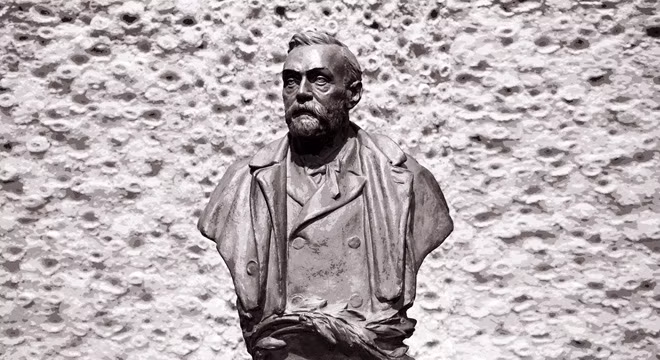 Tượng Alfred Nobel.