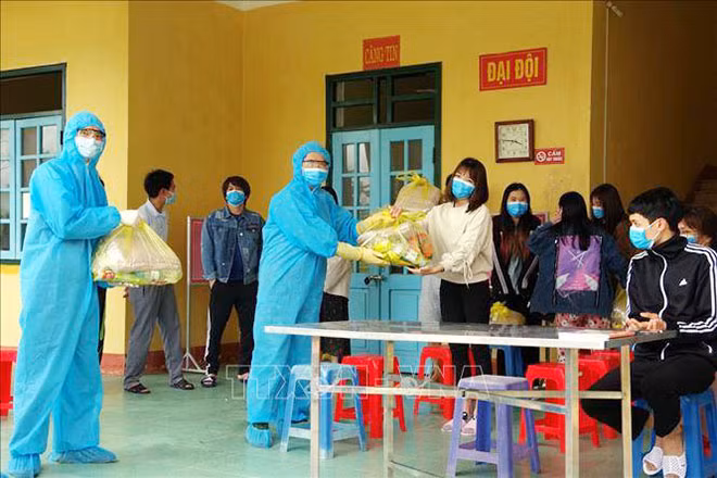 Ấm áp tấm lòng quân dân ở khu cách ly chống dịch Covid- 19 tại Hòa Bình. Ấm áp tấm lòng quân dân ở khu cách ly chống dịch Covid- 19 tại Hòa Bình.