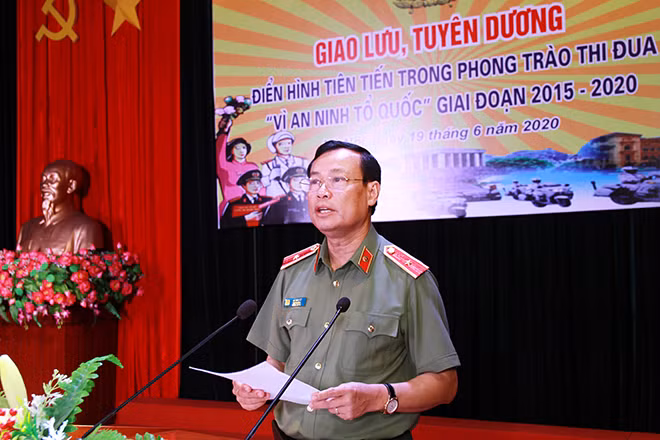 Thứ trưởng Lê Tấn Tới phát biểu tại buổi giao lưu.