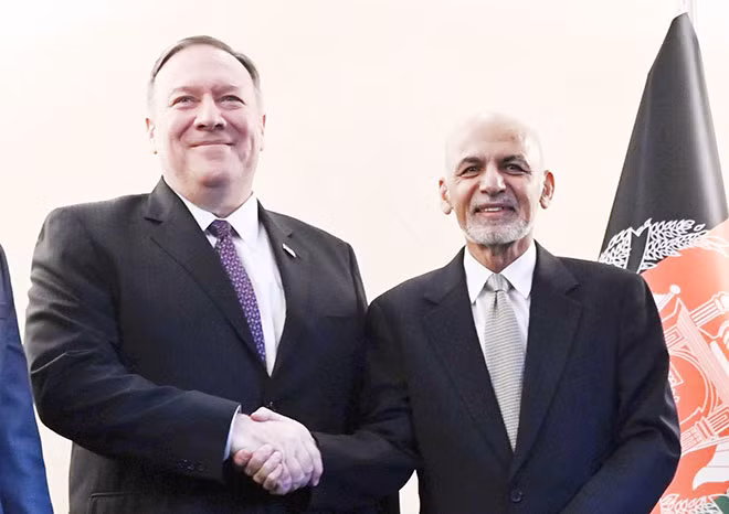 Ngoại trưởng Mỹ Mike Pompeo gặp Tổng thống Afghanistan Ashraf Ghani ở Đức để thảo luận về các cuộc đàm phán với Taliban. Ảnh: AP