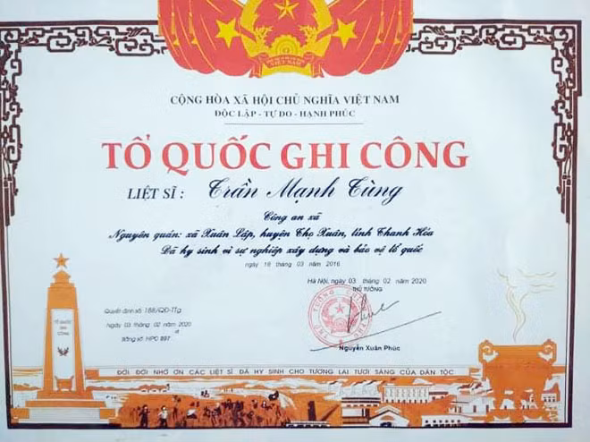 Bằng Tổ quốc ghi công Liệt sĩ Trần Mạnh Tùng.