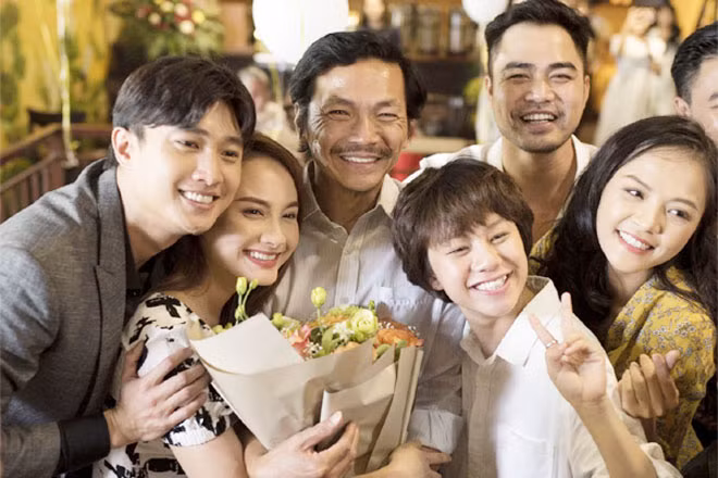 Các diễn viên chính tham gia trong phim "Về nhà đi con"