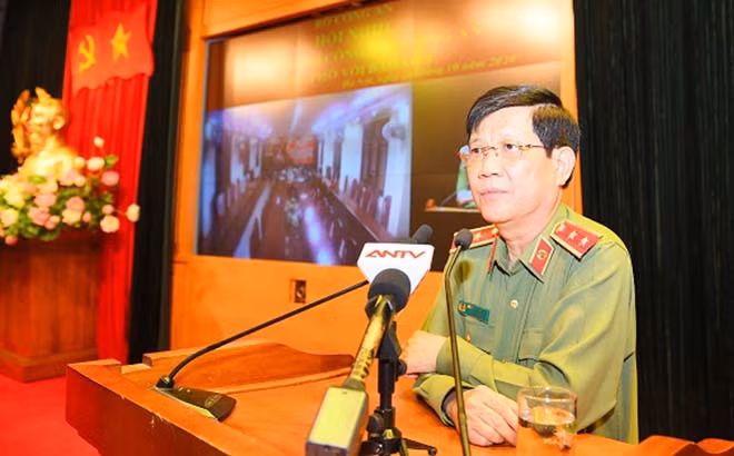 Thứ trưởng Nguyễn Văn Sơn điều hành, chỉ đạo tại cuộc họp trực tuyến với Công an địa phương các tỉnh duyên hải miền Trung, Tây Nguyên.