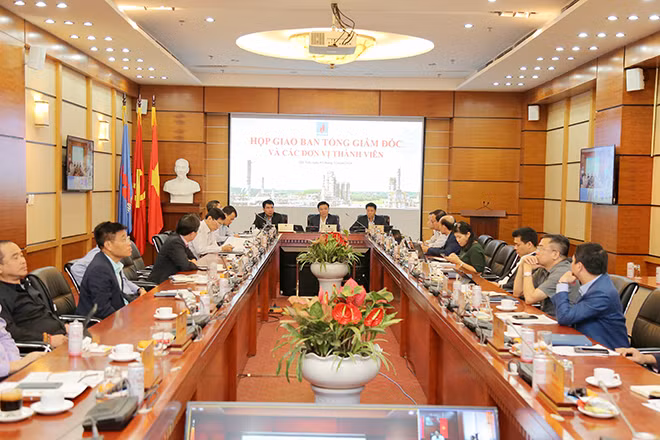 Trực tuyến tại các điểm cầu.