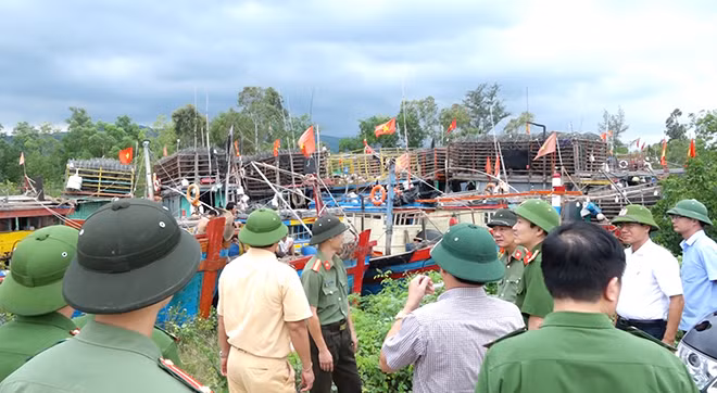 Đoàn Công tác Công an tỉnh kiểm tra các địa bàn trọng yếu về công tác ứng phó với bão số 5 Đoàn Công tác Công an tỉnh kiểm tra các địa bàn trọng yếu về công tác ứng phó với bão số 5