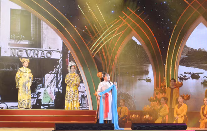 Cảnh trong vở cải lương "Lấp sông Gianh".