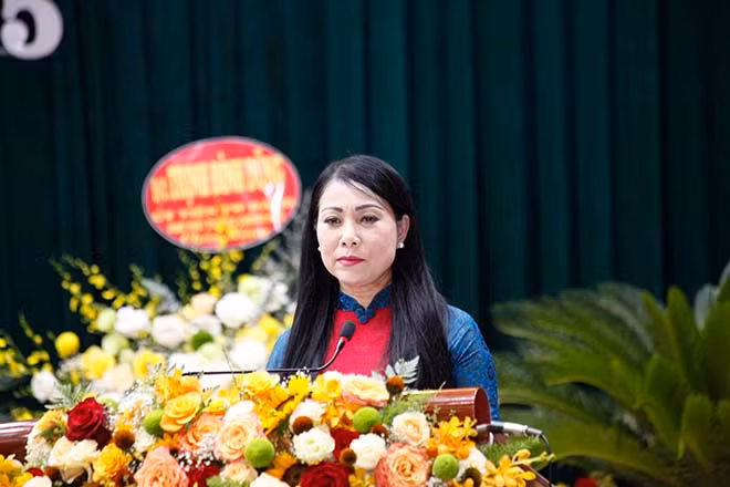 Đồng chí Hoàng Thị Thúy Lan, Ủy viên T.Ư Đảng, Bí thư Tỉnh ủy, Trưởng Đoàn ĐBQH khóa XIV tỉnh Vĩnh Phúc