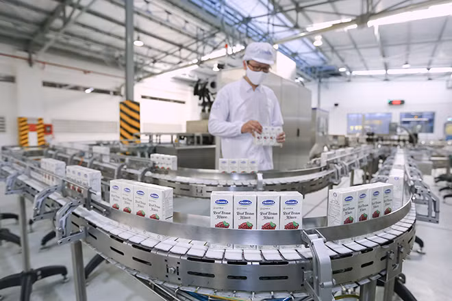 Dây chuyền sản xuất hiện đại tại các nhà máy của Vinamilk.