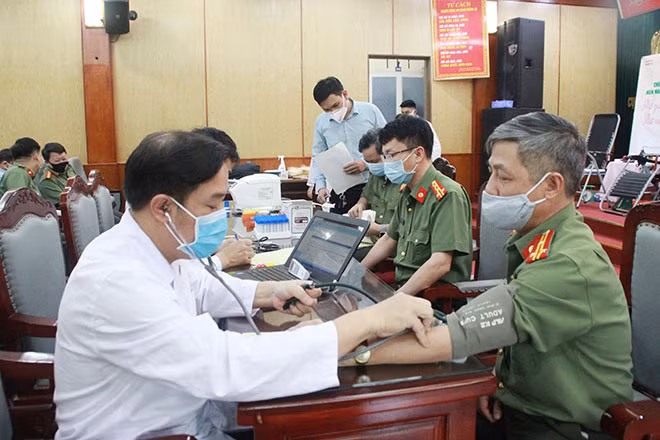 Một số hình ảnh tại chương trình hiến máu tình nguyện năm 2020 của Cục An ninh mạng và phòng, chống tội phạm sử dụng công nghệ cao và Cục Hồ sơ nghiệp vụ.