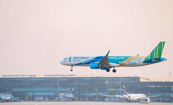 Bamboo Airways đã đón chuyến bay thứ 10.000 tại sân bay Nội Bài trong tháng 8-2019.