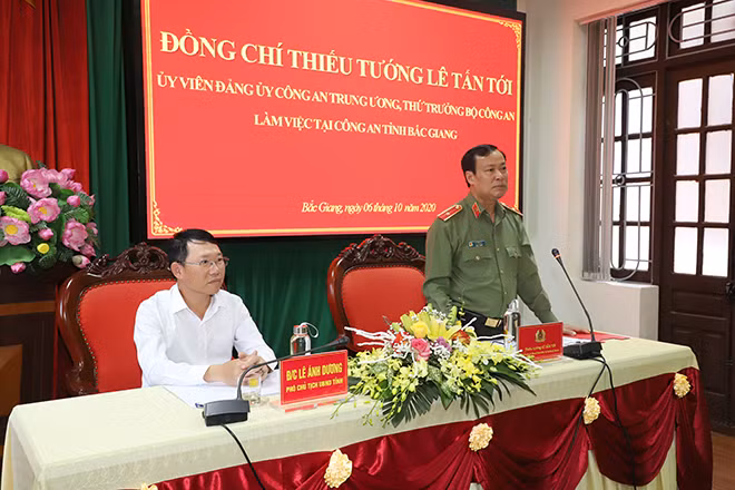 Thiếu tướng Lê Tấn Tới, Thứ trưởng Bộ Công an phát biểu chỉ đạo tại buổi làm việc.