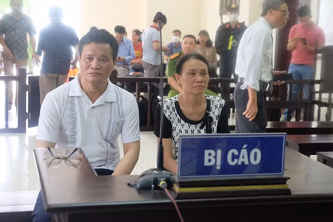Vợ chồng bị cáo Lẫm- Quyết tại phiên toà.