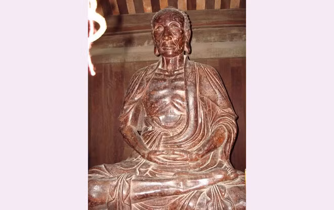 Tượng Tuyết Sơn chùa Bút Tháp (chất liệu gỗ phủ sơn). Tượng Tuyết Sơn chùa Bút Tháp (chất liệu gỗ phủ sơn).