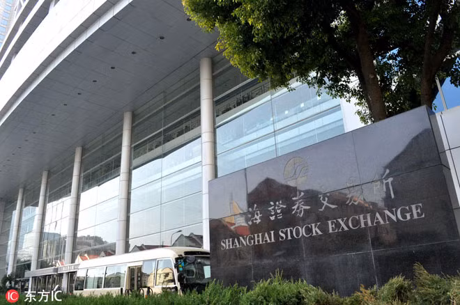 Sàn giao dịch chứng khoán Thượng Hải đăng tại China Daily. Nơi đánh dấu sự phát triển thịnh vượng của thành phố.