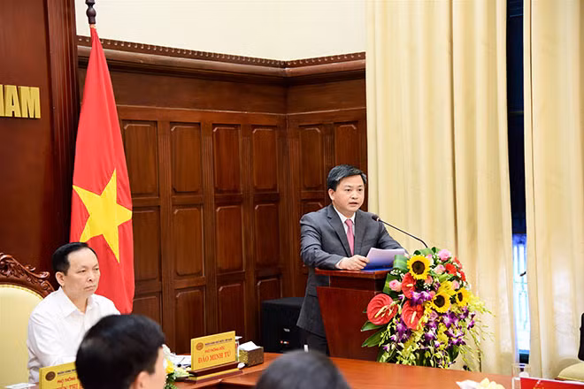 Chủ tịch HĐQT VietinBank Lê Đức Thọ là đại diện duy nhất của các NHTM phát biểu tại Hội nghị do Thủ tướng Chính phủ chủ trì
