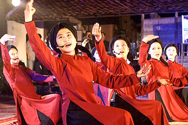 Hát múa điệu "Mời rượu".