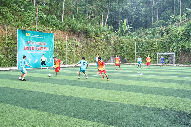 Trận đấu khai mạc.