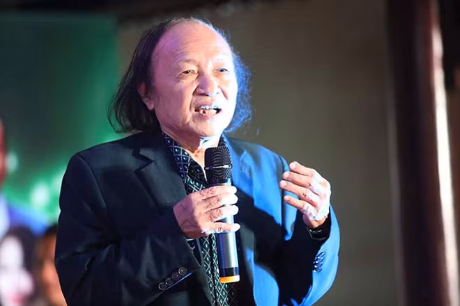 Nhạc sĩ Đoàn Bổng trong một chương trình giao lưu văn nghệ.