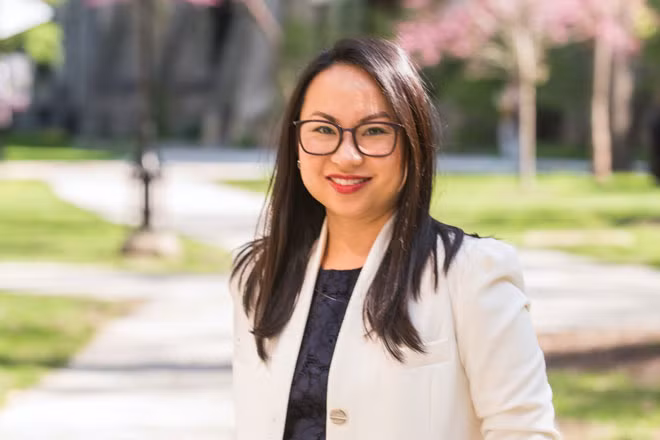 Kimberly Kay Hoang, người chọn mại dâm làm chủ đề nghiên cứu cho luận án tiến sĩ của mình đăng tại Kimberlykayhoang.com.