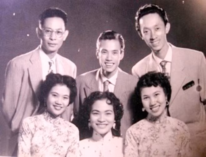 Ban Hợp ca Thăng Long của gia đình Thái Thanh.