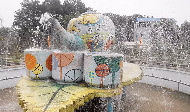 Biểu tượng trong khu Trung tâm văn hóa xã Tân Cương. Biểu tượng trong khu Trung tâm văn hóa xã Tân Cương.
