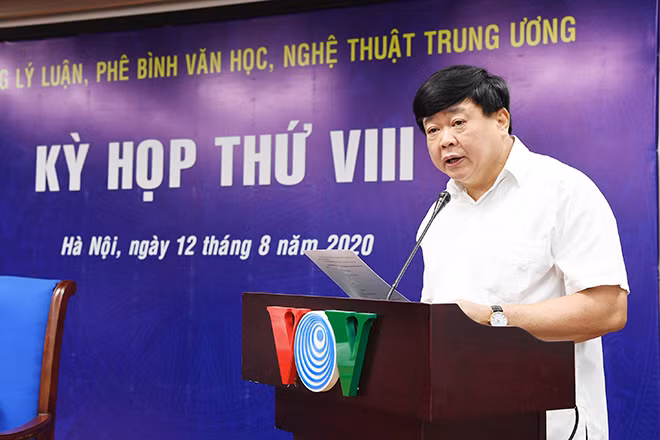 PGS.TS Nguyễn Thế Kỷ phát biểu tại kỳ họp. PGS.TS Nguyễn Thế Kỷ phát biểu tại kỳ họp.