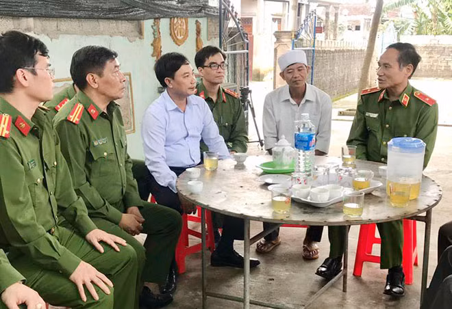 Thiếu tướng Nguyễn Văn Minh và Đoàn công tác thăm hỏi, động viên, hỗ trợ gia đình liệt sỹ Trương Văn Thắng. Thiếu tướng Nguyễn Văn Minh và Đoàn công tác thăm hỏi, động viên, hỗ trợ gia đình liệt sỹ Trương Văn Thắng.