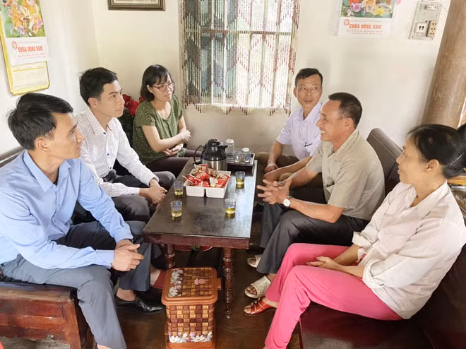 Cấp ủy, chính quyền huyện Thọ Xuân thăm gia đình Liệt sĩ Trần Mạnh Tùng