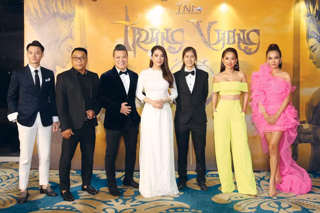 Nhà sản xuất - diễn viên Trương Ngọc Ánh (giữa) trong buổi ra mắt dự án điện ảnh "Trưng Vương". Nhà sản xuất - diễn viên Trương Ngọc Ánh (giữa) trong buổi ra mắt dự án điện ảnh "Trưng Vương".