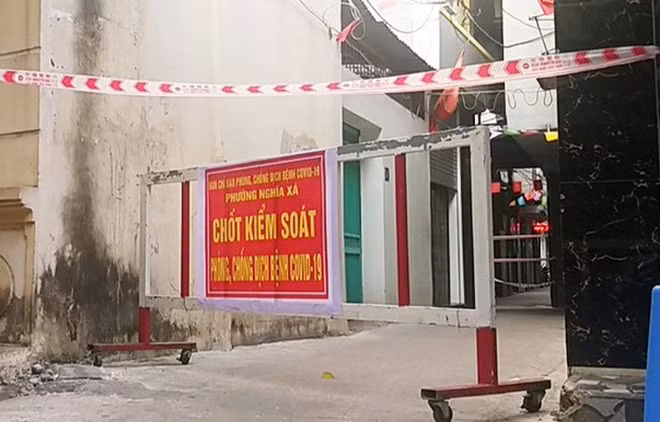 Phong tỏa khu vực có người tiến xúc trực tiếp với BN COVID-19.