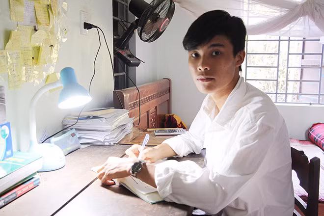 Cậu học trò Lê Van San. Cậu học trò Lê Van San.