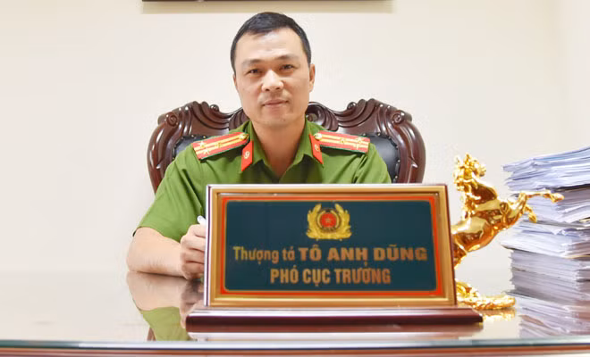 Thượng tá Tô Anh Dũng, Phó Cục trưởng Cục Cảnh sát QLHC về TTXH. Thượng tá Tô Anh Dũng, Phó Cục trưởng Cục Cảnh sát QLHC về TTXH.