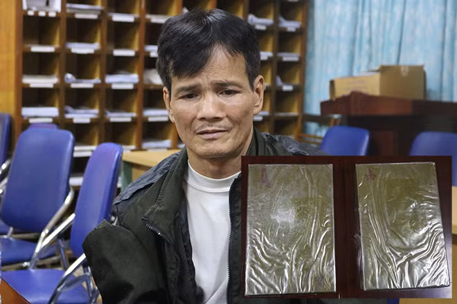 Hà Sỹ Nhã và tang vật tại cơ quan Công an.
